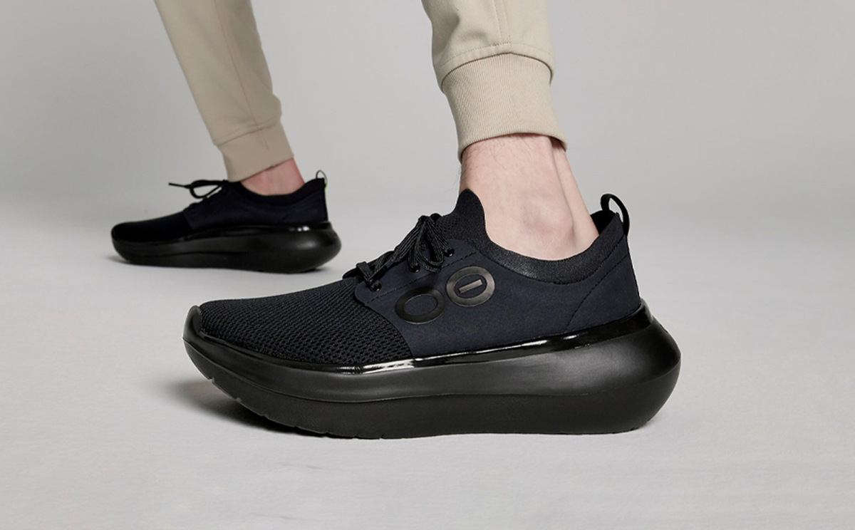 Mens_BlackStride1.png