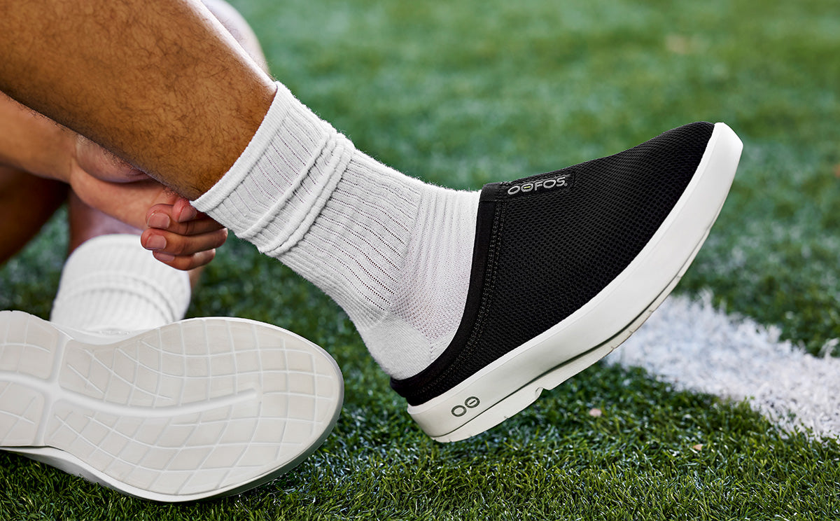OOcoozieSport_WhiteBlack2.jpg